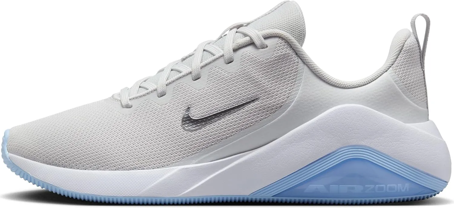 Nike Women's Bella 7 Sneaker