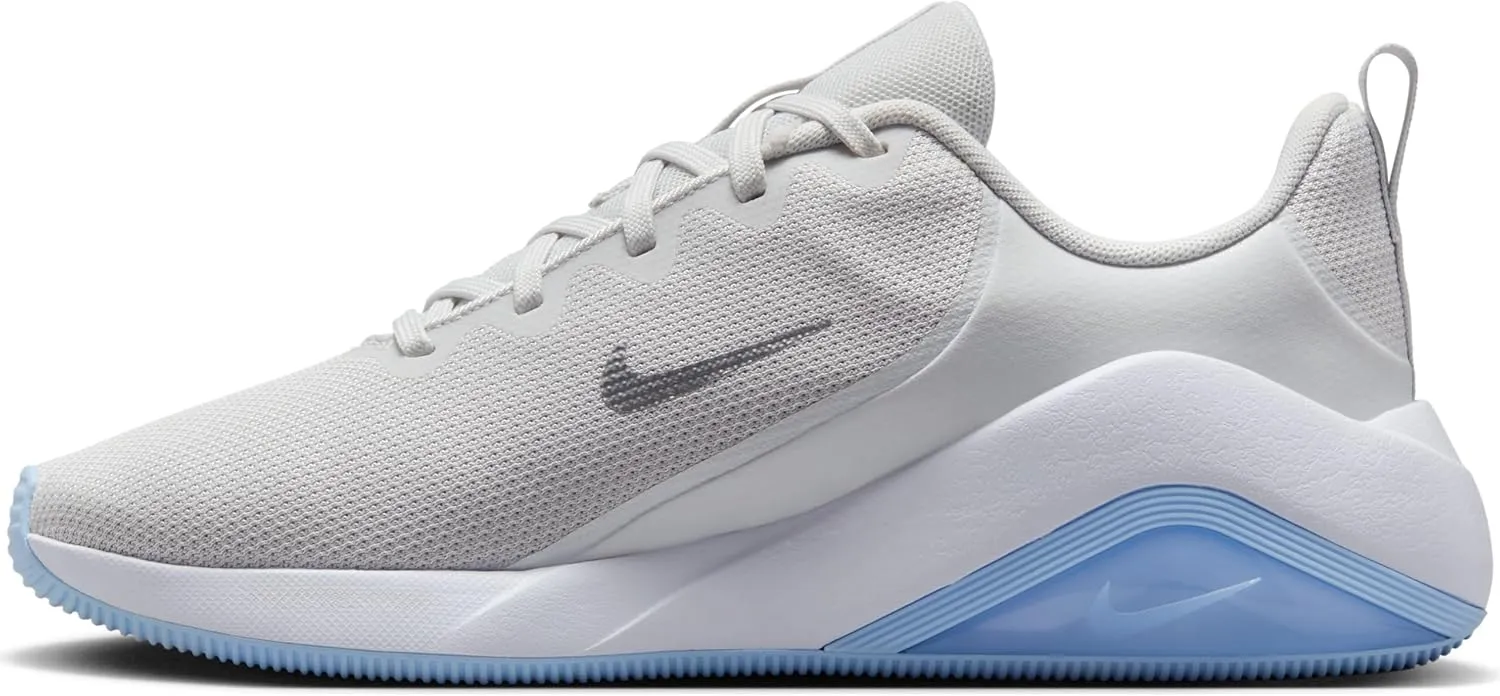 Nike Women's Bella 7 Sneaker