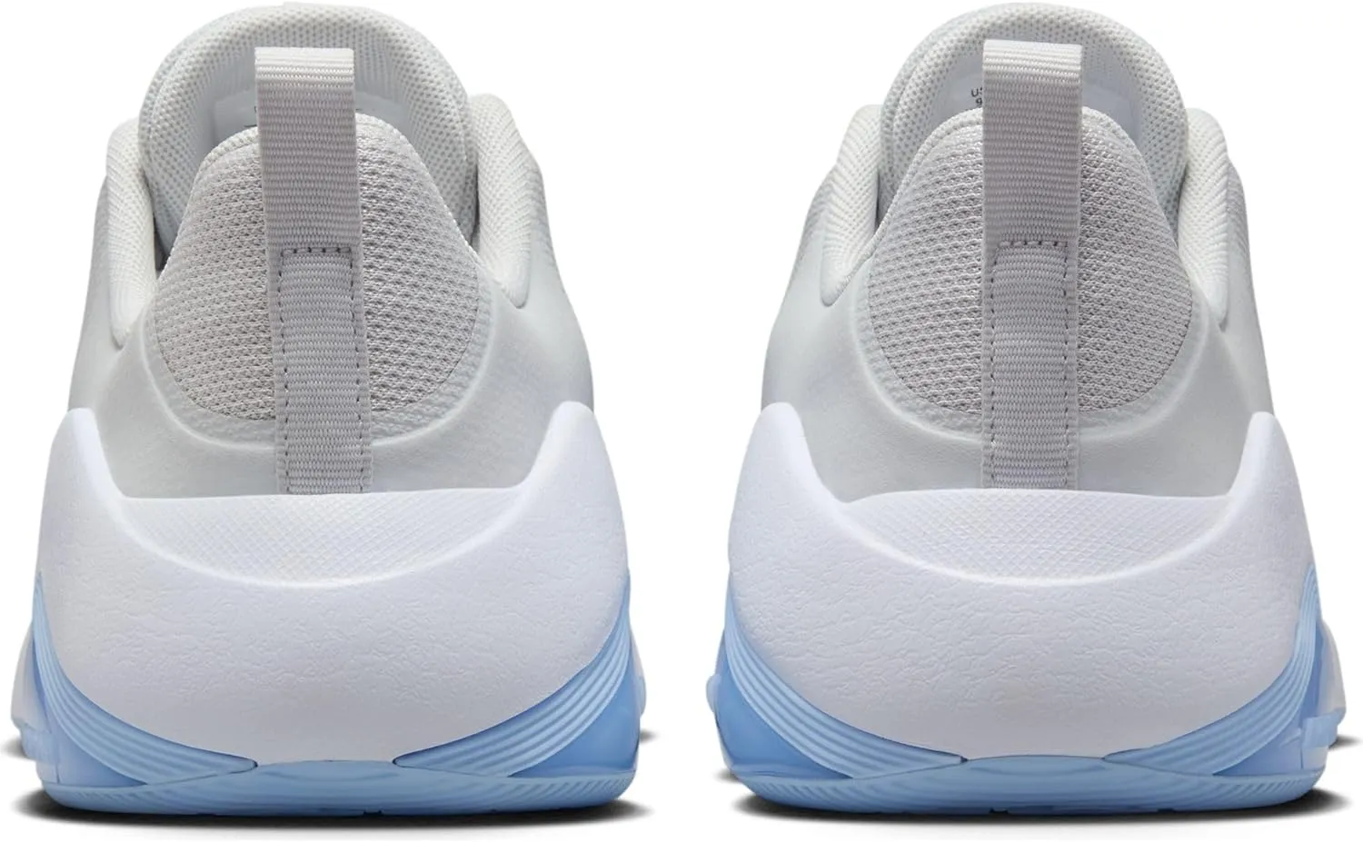 Nike Women's Bella 7 Sneaker