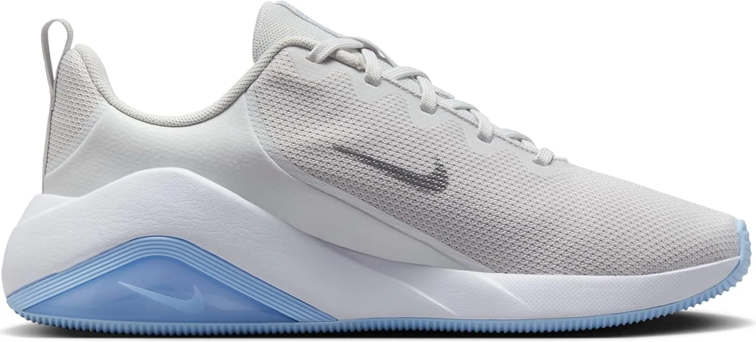 Nike Women's Bella 7 Sneaker